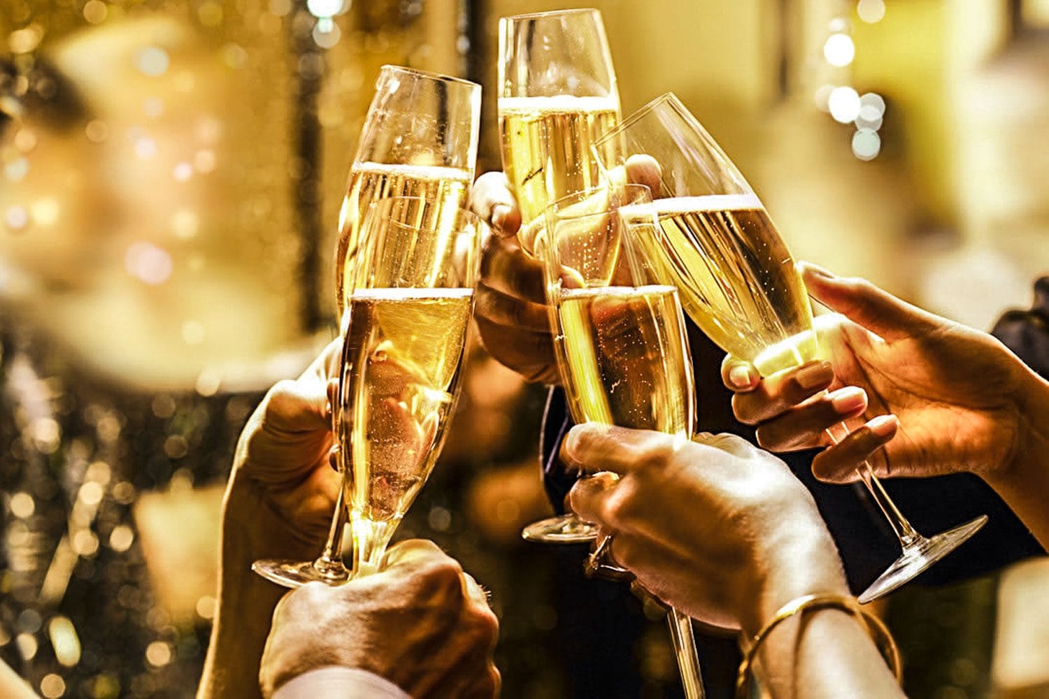 Come comportarsi se si hanno amici a cena