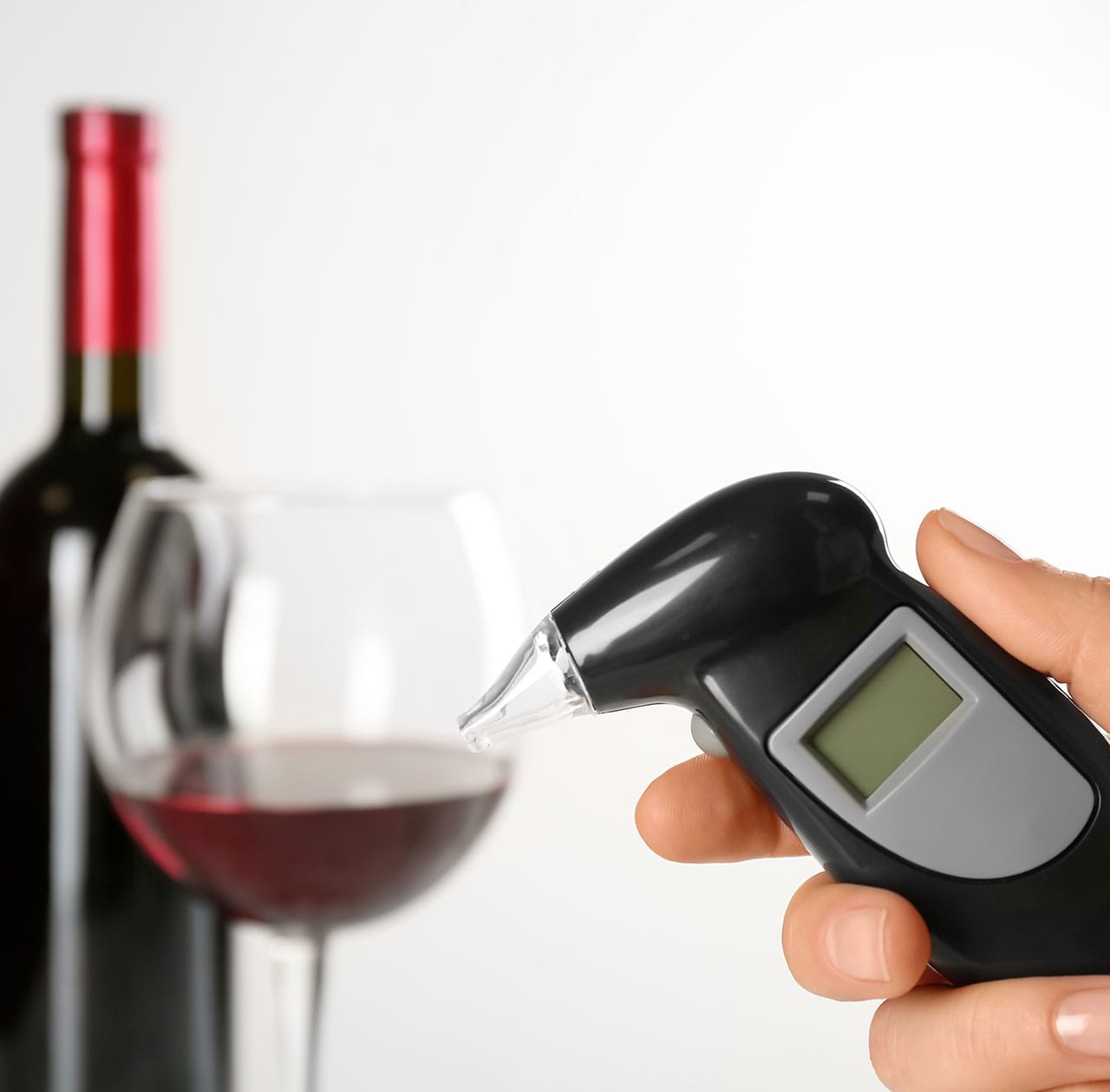 Alcoltest: Quanto vino possiamo bere prima di guidare?
